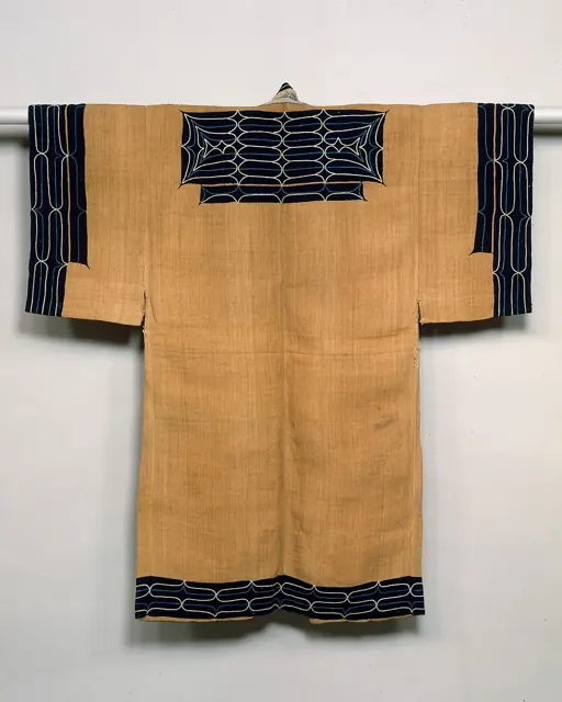 藍染布を縫い付けたアイヌの衣服